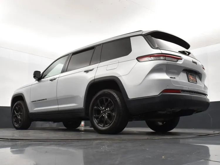 Used 2024 Jeep Grand Cherokee L Laredo image 12