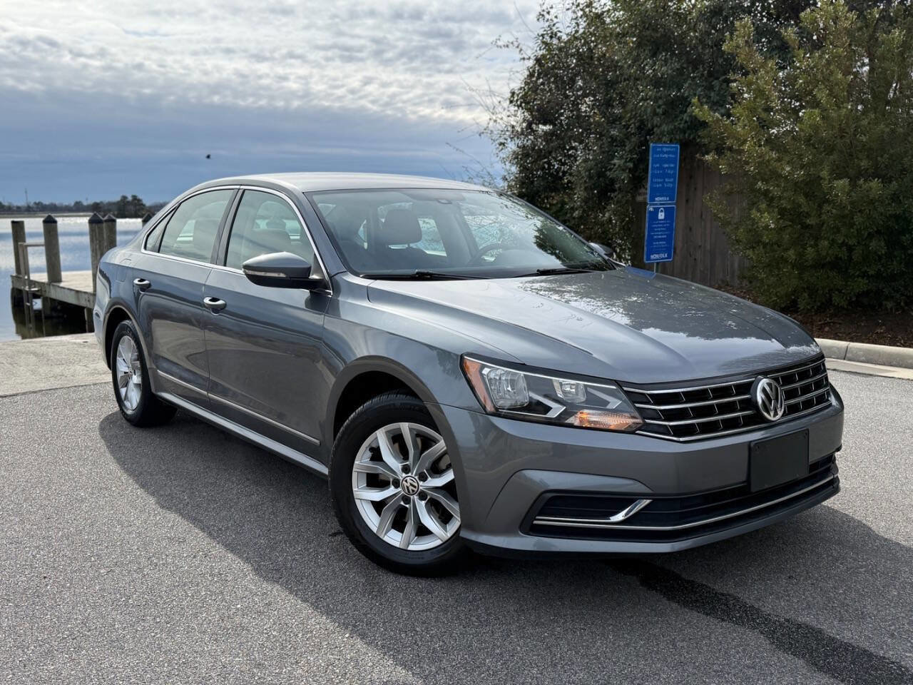 Used 2017 Volkswagen Passat 1.8T S image 3