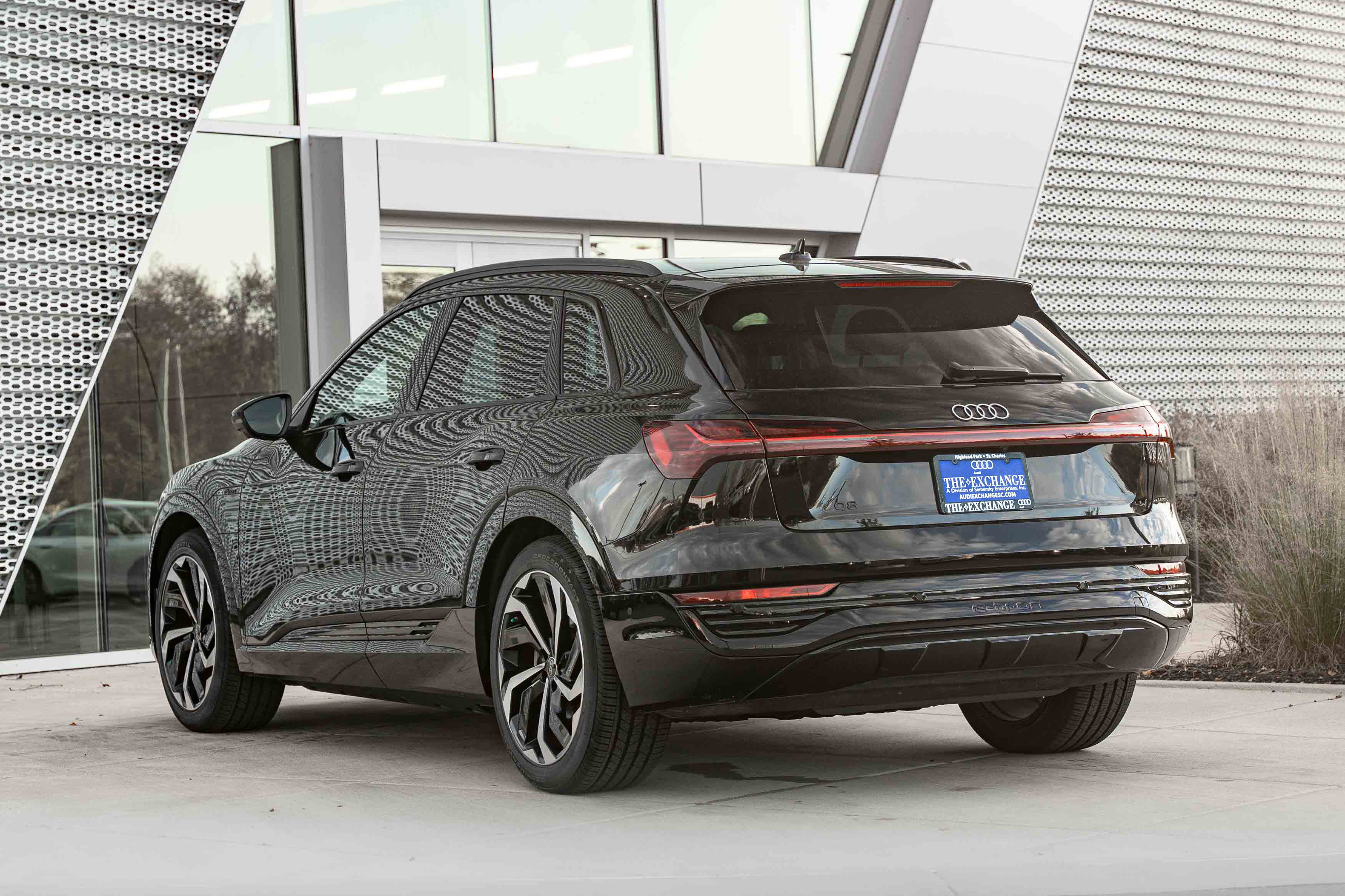 Certified 2024 Audi Q8 e-tron Premium Plus AWD/4WD image 5