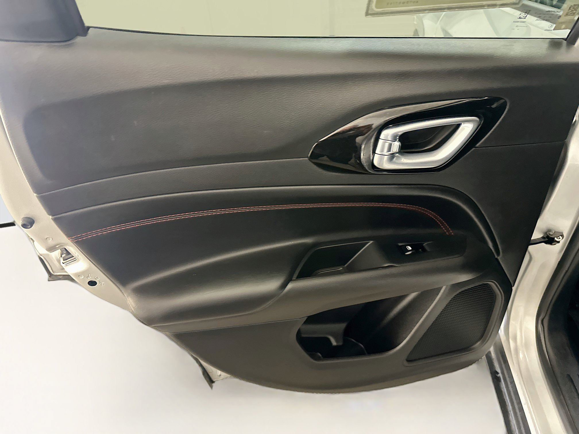 Used 2025 Jeep Compass Trailhawk AWD/4WD image 26