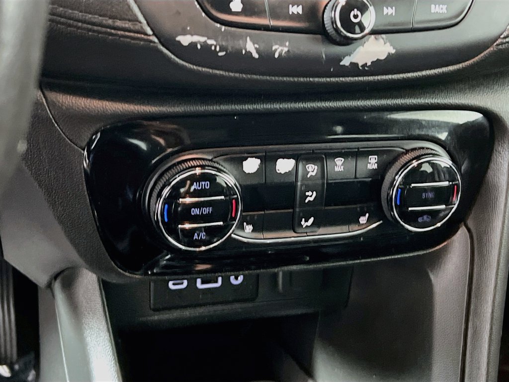 Used 2021 Buick Encore GX Essence w/ Experience Buick Package FWD image 23