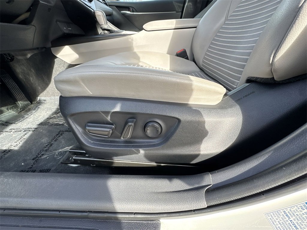 Used 2023 Toyota Camry SE image 14