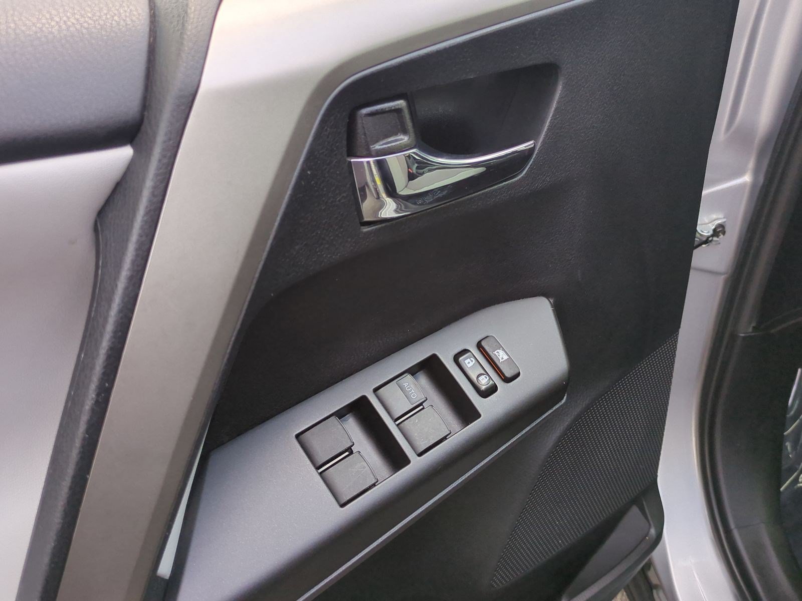 Used 2017 Toyota RAV4 XLE FWD image 15
