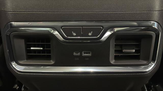 Used 2024 GMC Sierra 1500 Denali w/ Denali Reserve Package AWD/4WD image 37
