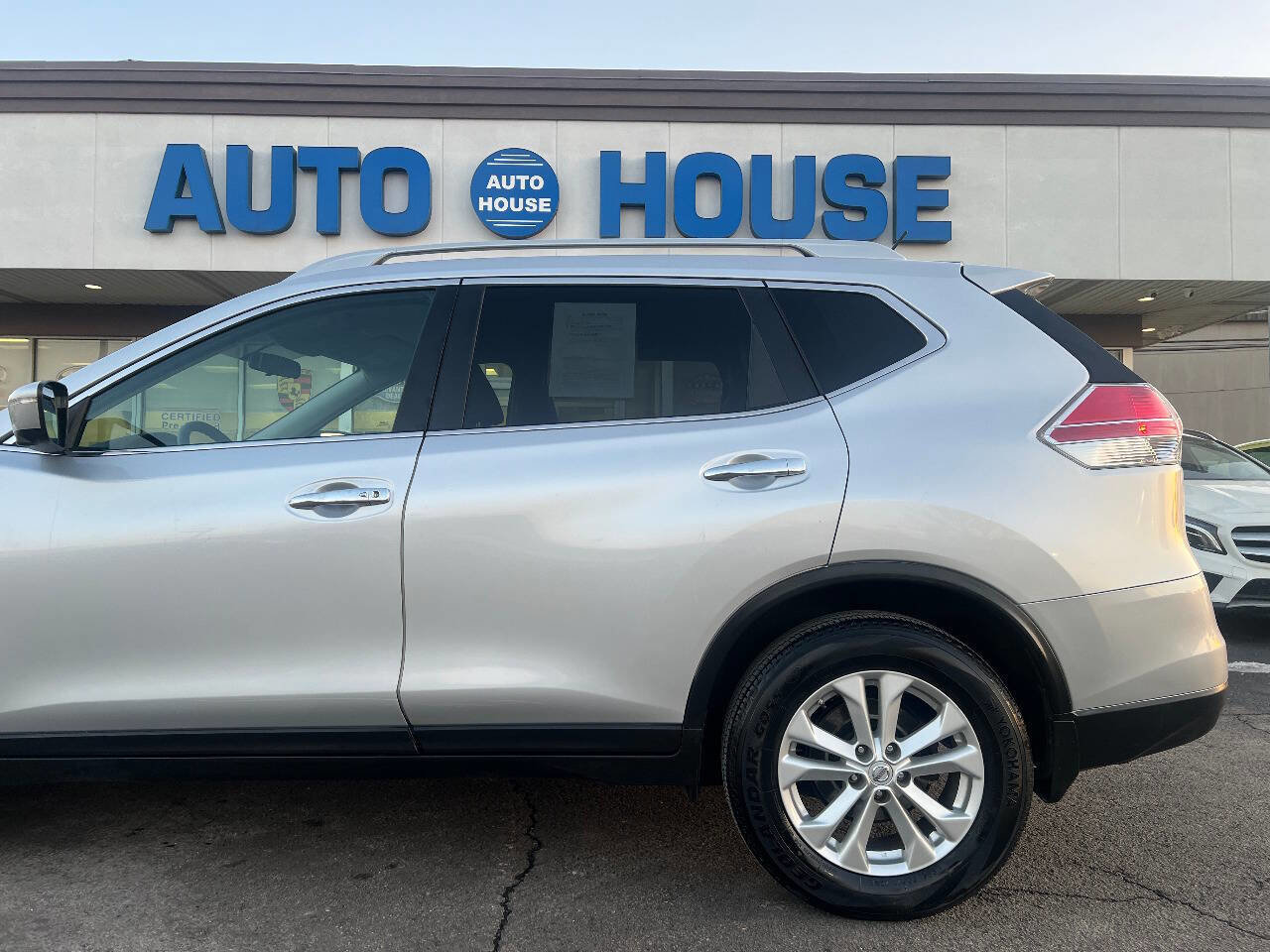 Used 2014 Nissan Rogue SV w/ SV Premium Package image 35