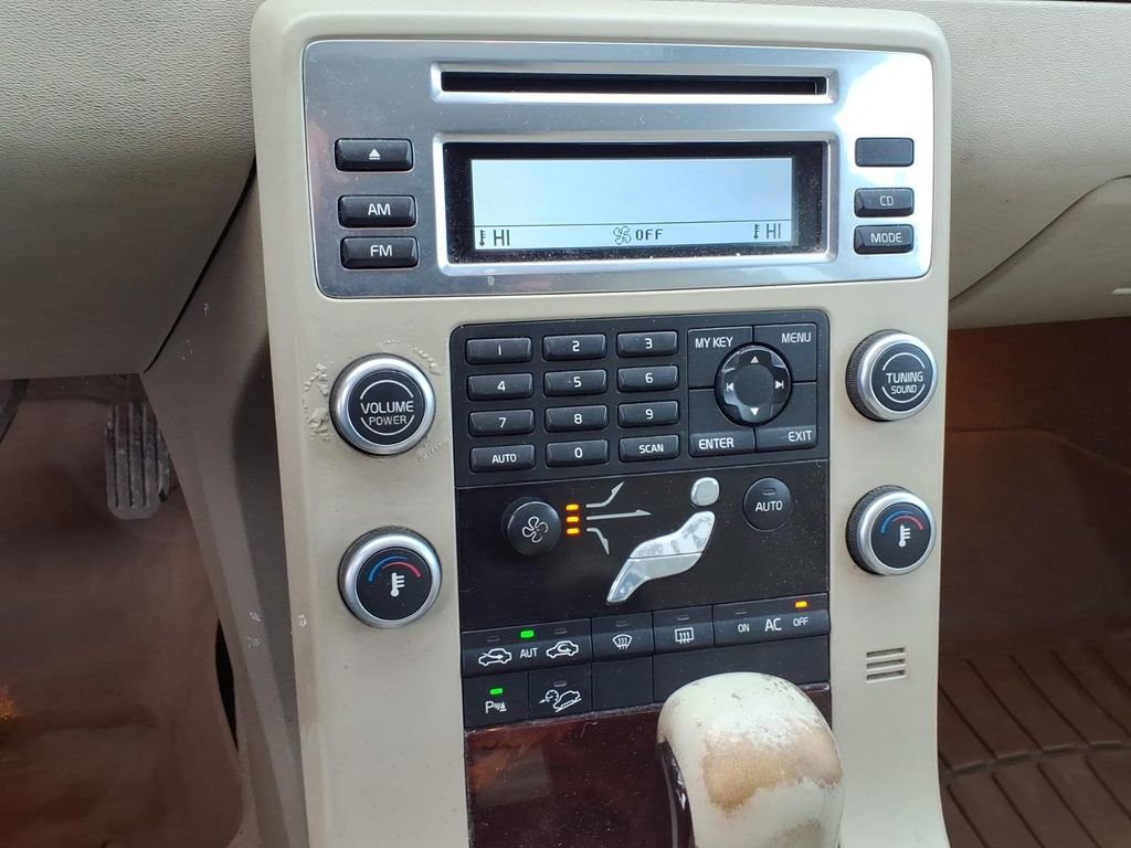 Used 2008 Volvo XC70 3.2 image 25