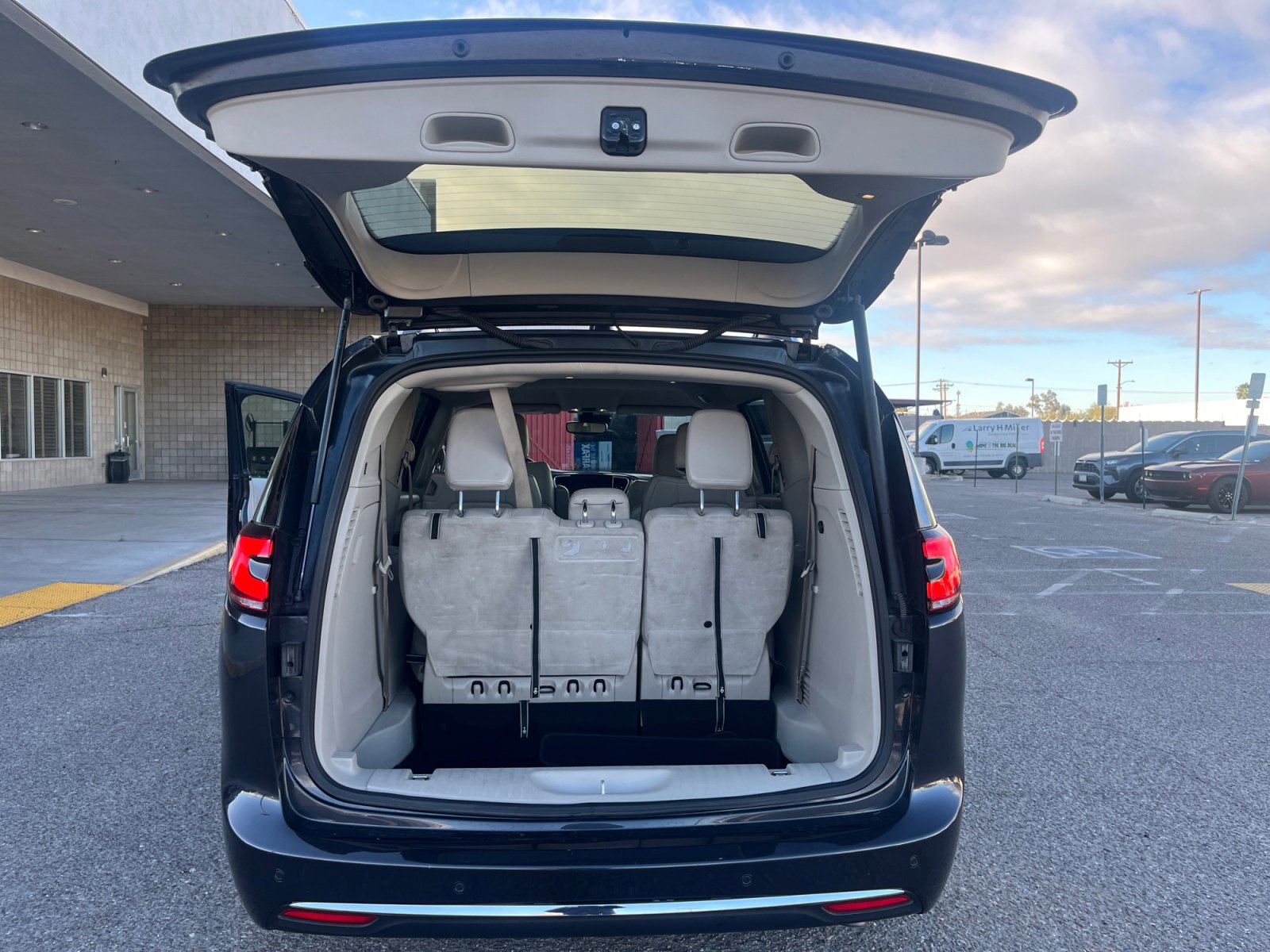 Used 2021 Chrysler Pacifica Touring-L image 33