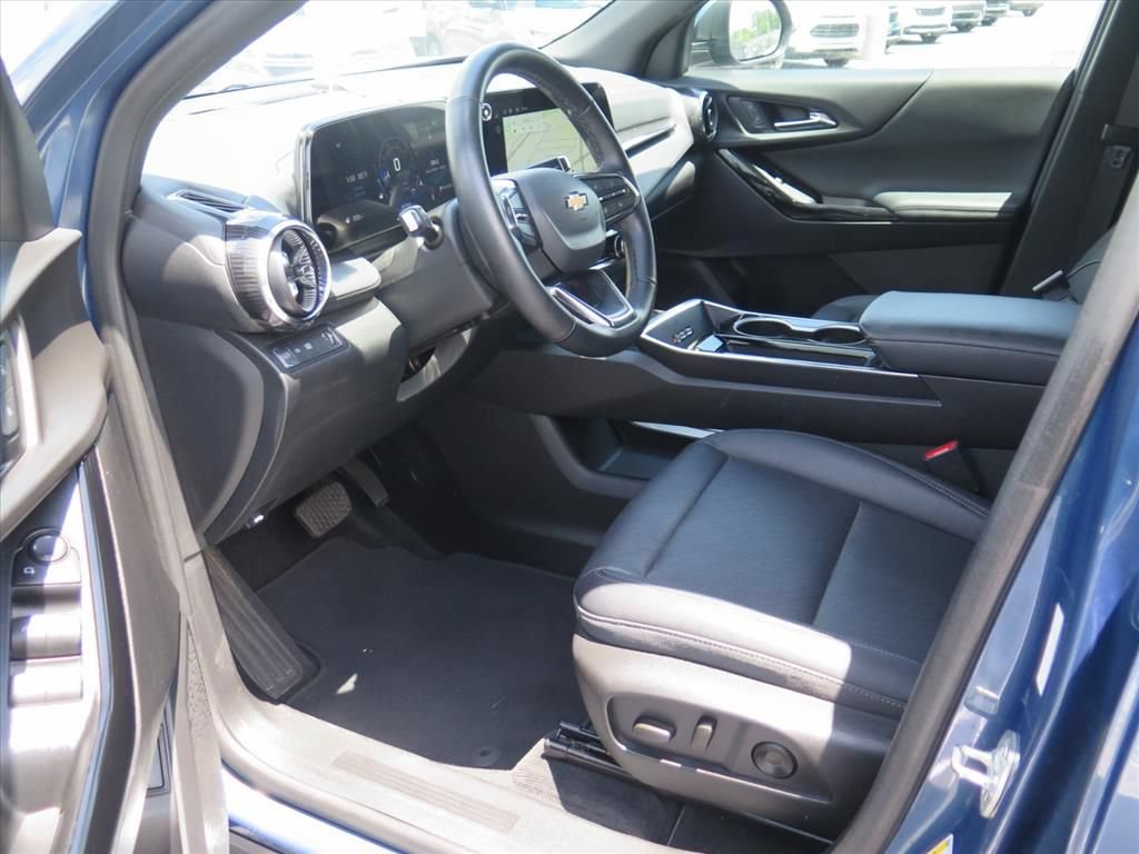 Used 2025 Chevrolet Equinox LT w/ Convenience Package II FWD image 9