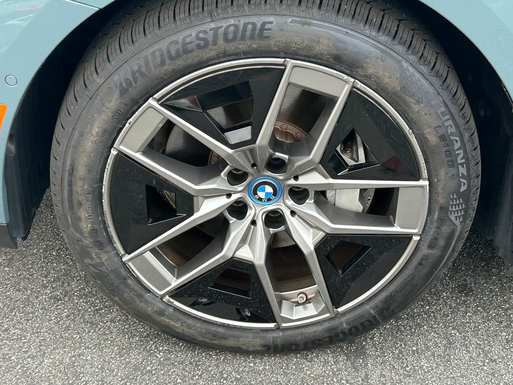 Used 2024 BMW i5 eDrive40i w/ M Sport Package RWD image 9