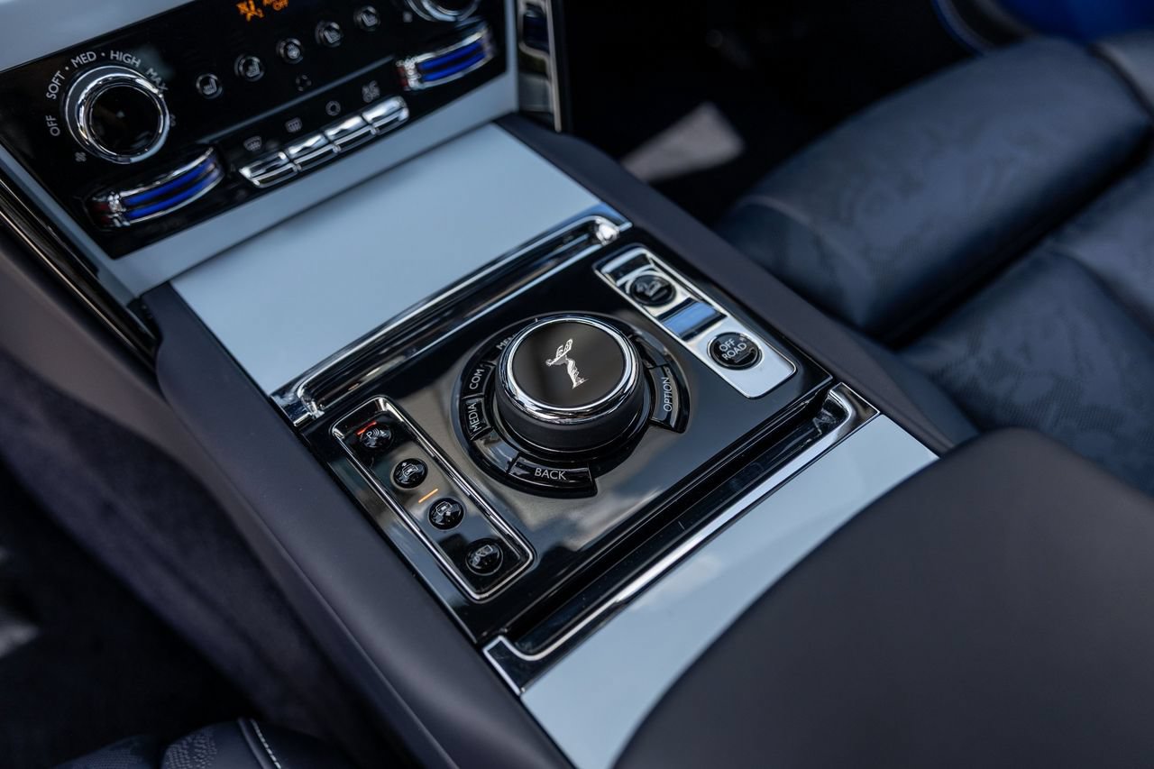 Certified 2024 Rolls-Royce Cullinan Black Badge AWD/4WD image 33