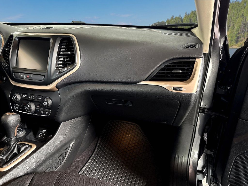 Used 2017 Jeep Cherokee 75th Anniversary AWD/4WD image 28