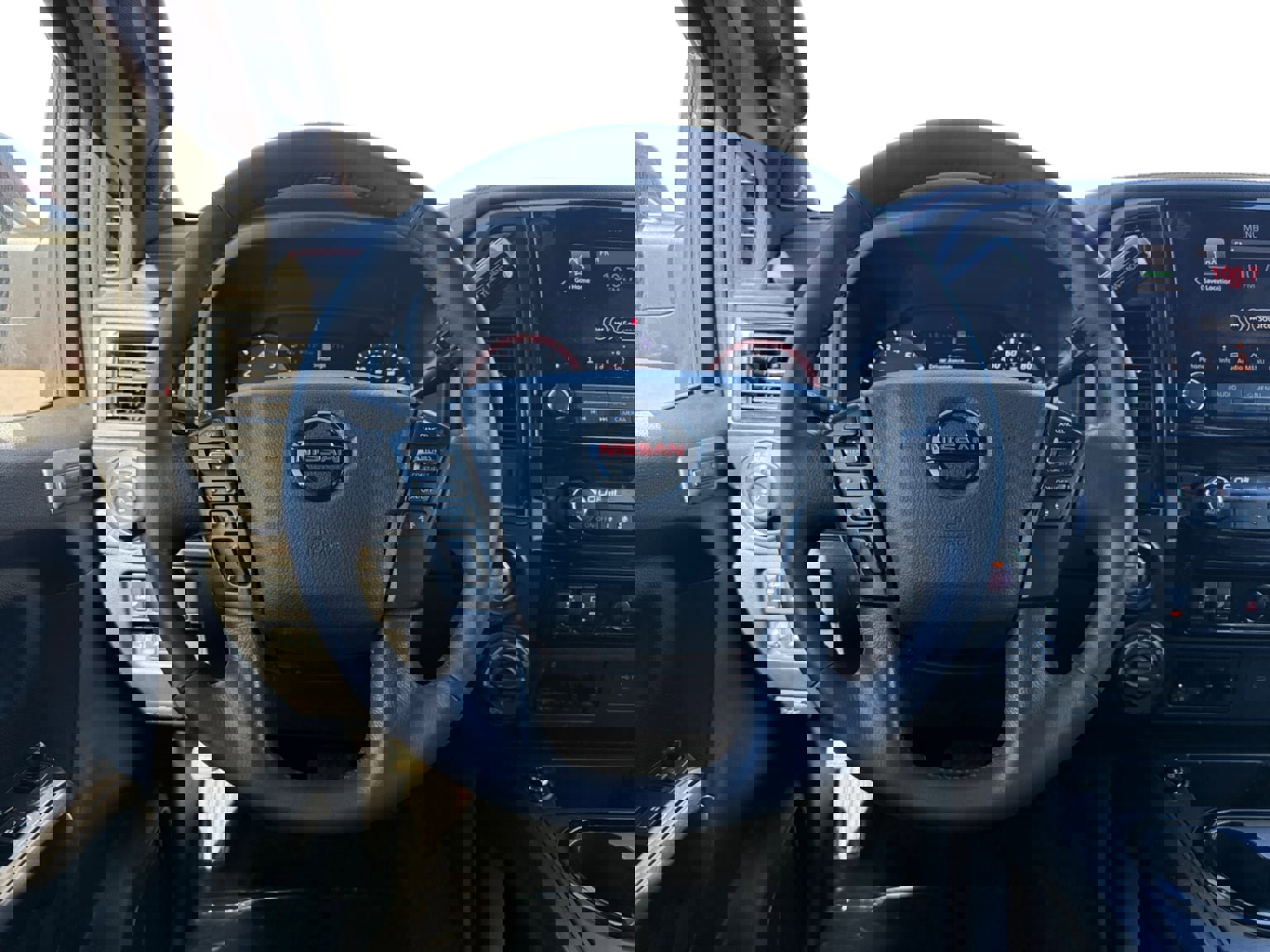 Used 2022 Nissan Titan PRO-4X w/ Pro-4x Convenience Package image 38