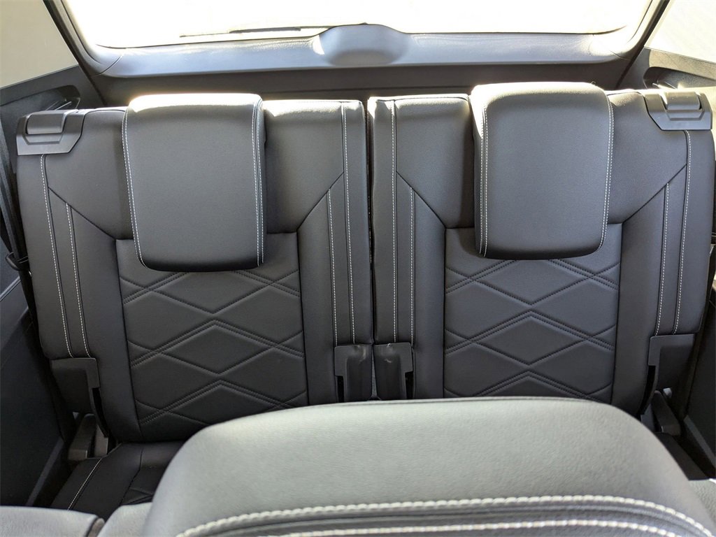 Used 2025 Volkswagen Atlas SE image 33