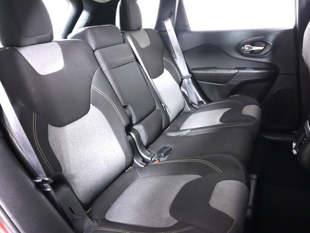 Used 2016 Jeep Cherokee Sport AWD/4WD image 37
