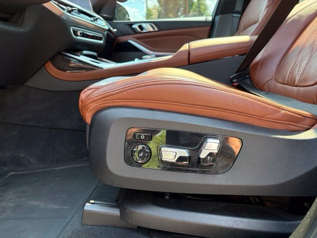 Used 2023 BMW X7 xDrive40i w/ M Sport Package AWD/4WD image 32