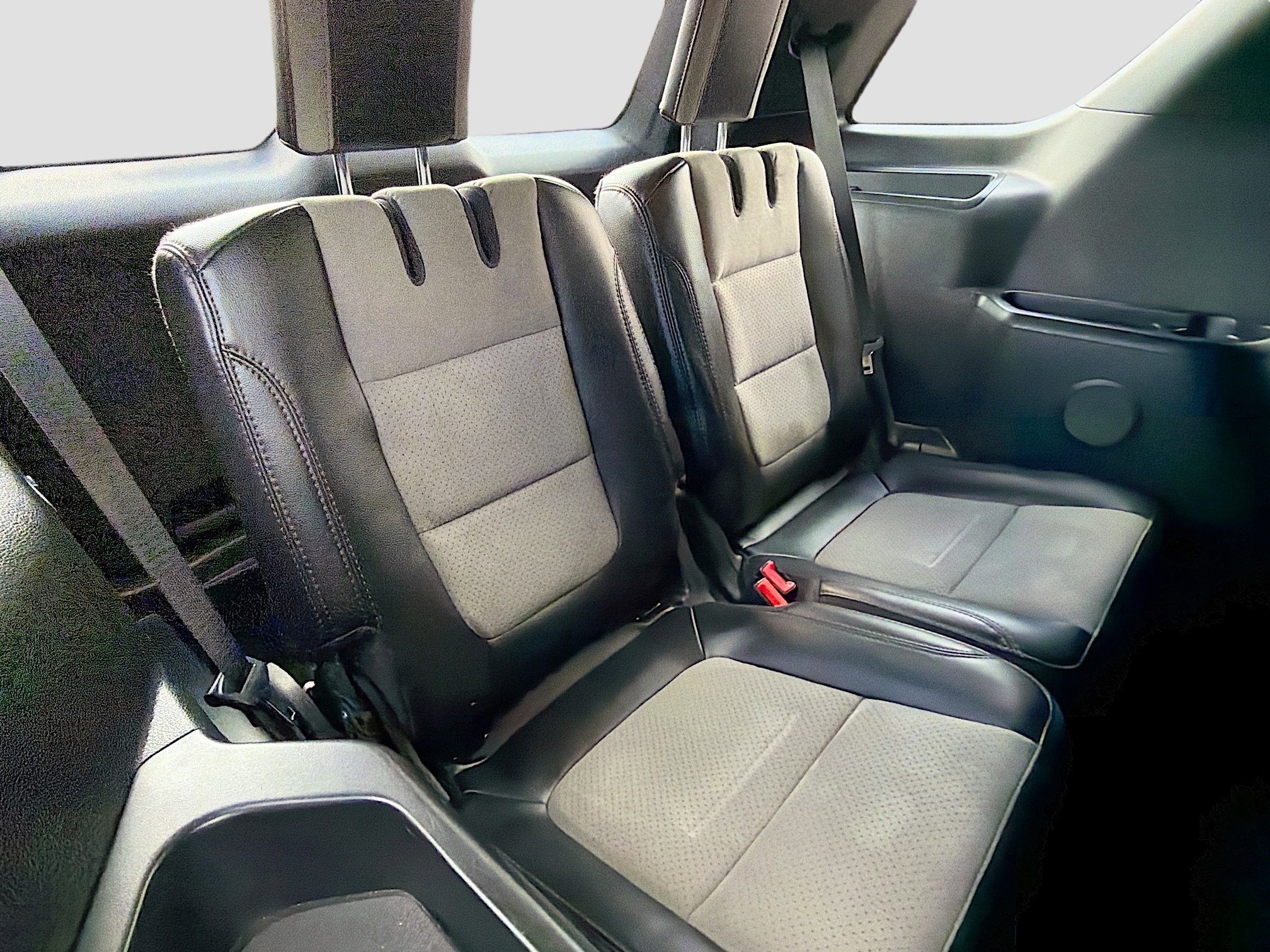 Used 2017 Ford Explorer XLT w/ Equipment Group 202A image 21