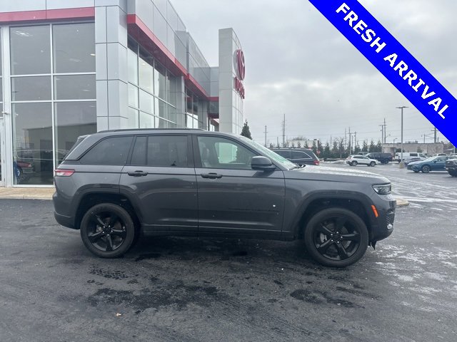 Used 2024 Jeep Grand Cherokee Altitude image 33