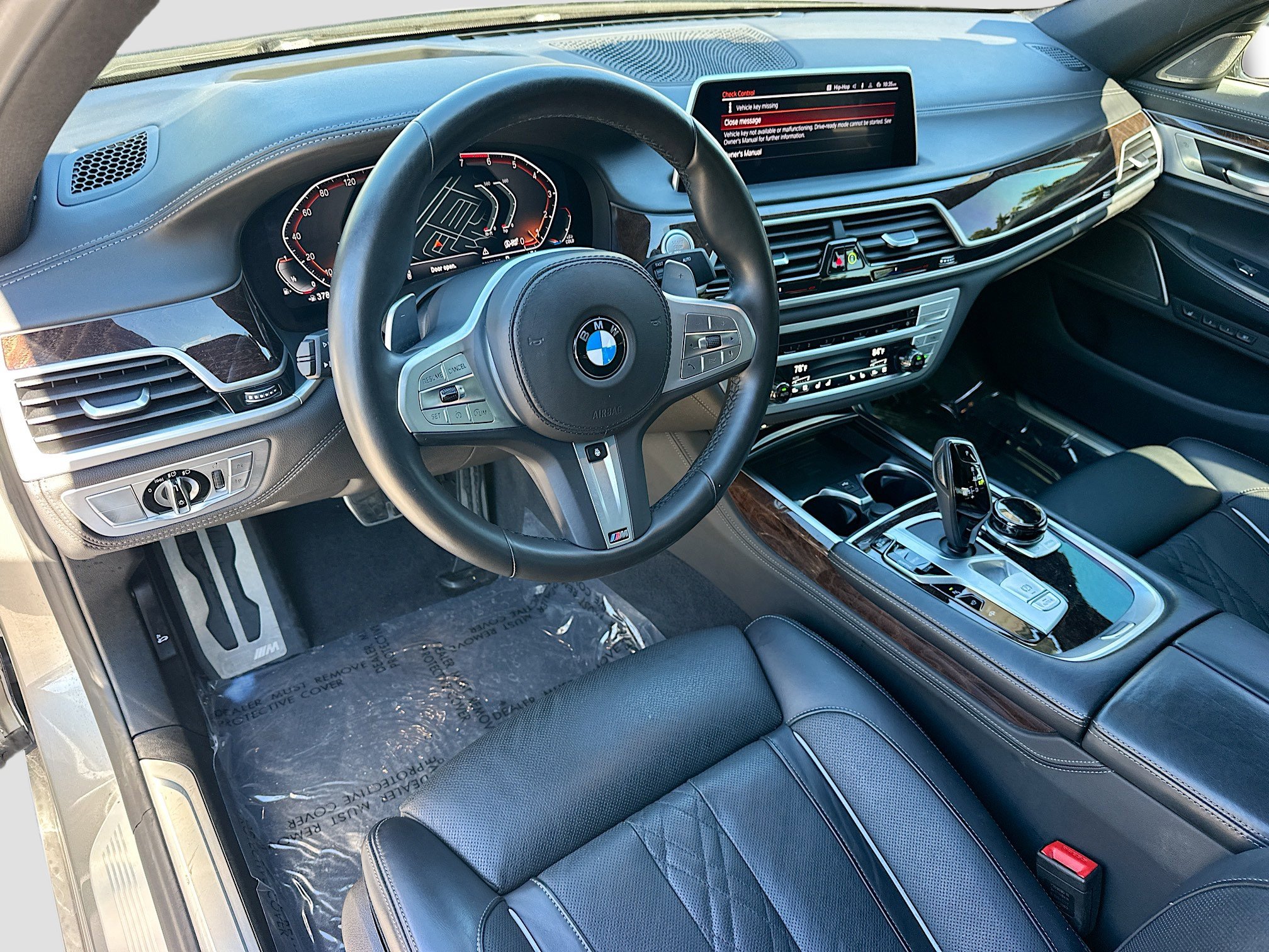 Used 2022 BMW 750i xDrive w/ Executive Package image 9