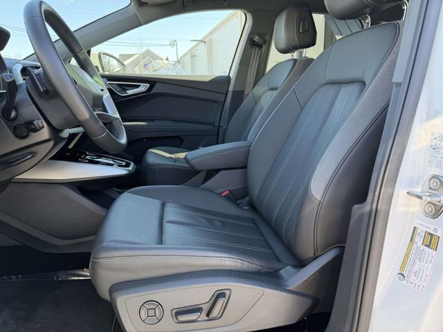 Used 2024 Audi Q4 e-tron Premium w/ Convenience Package image 15