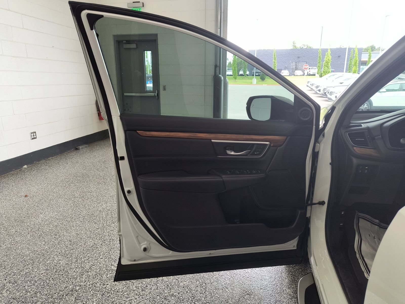 Used 2020 Honda CR-V Touring image 11