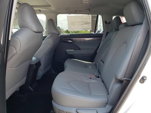 New 2026 Toyota Highlander Limited AWD/4WD image 10