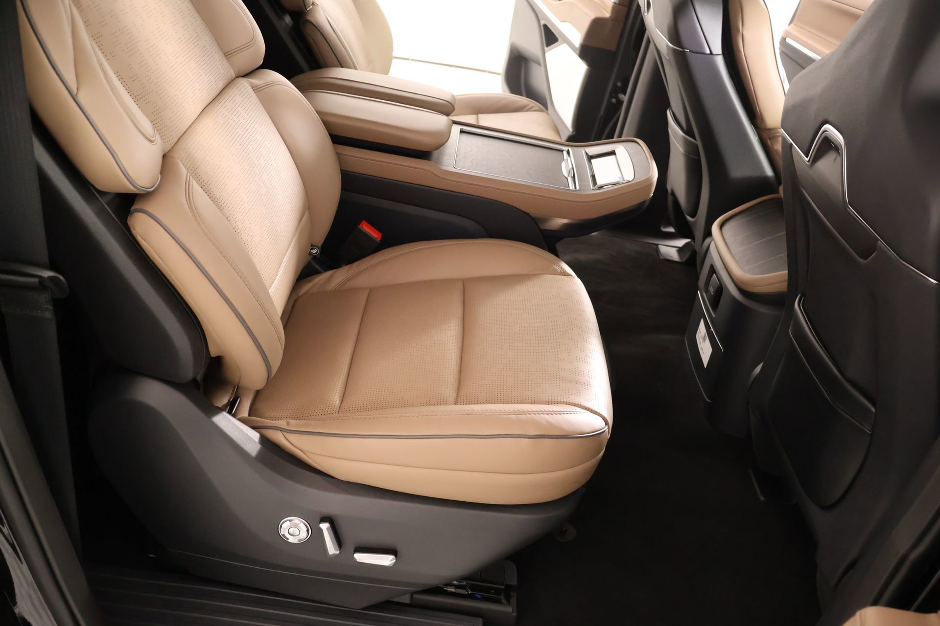 New 2026 Lincoln Navigator L Black Label AWD/4WD image 15