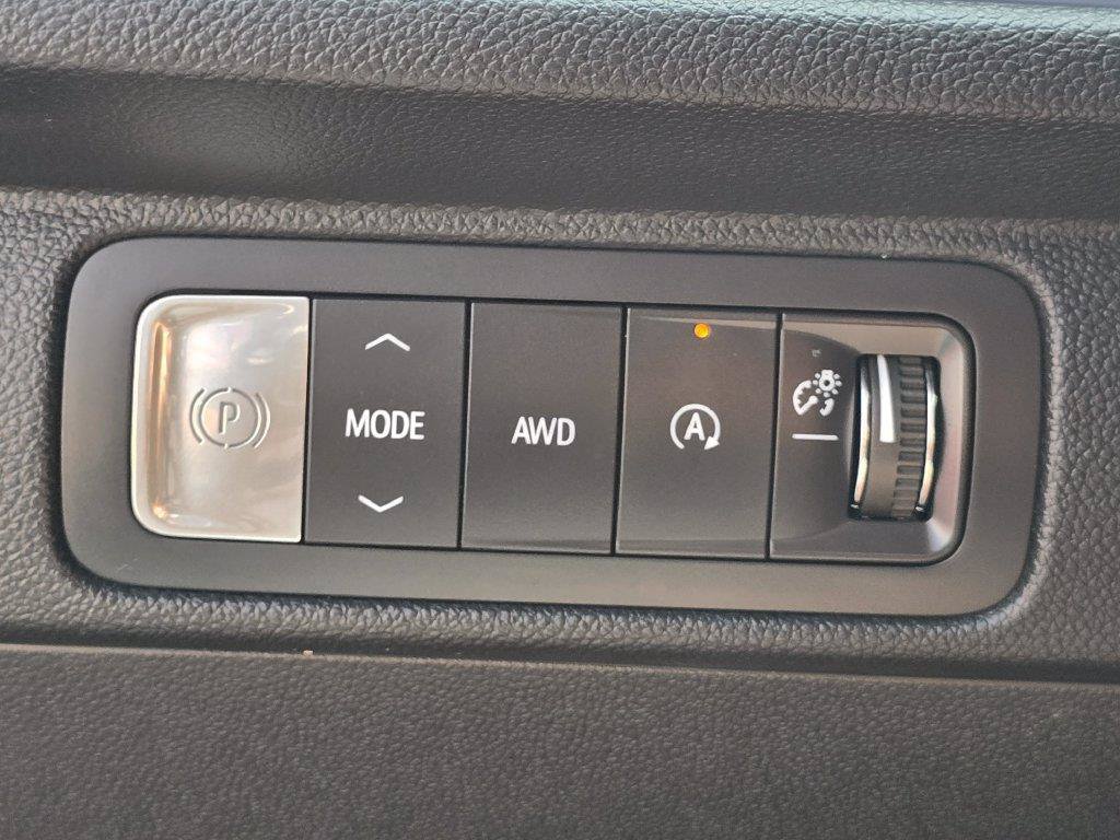 Used 2024 Chevrolet Traverse Z71 w/ Enhanced Driving Package AWD/4WD image 21