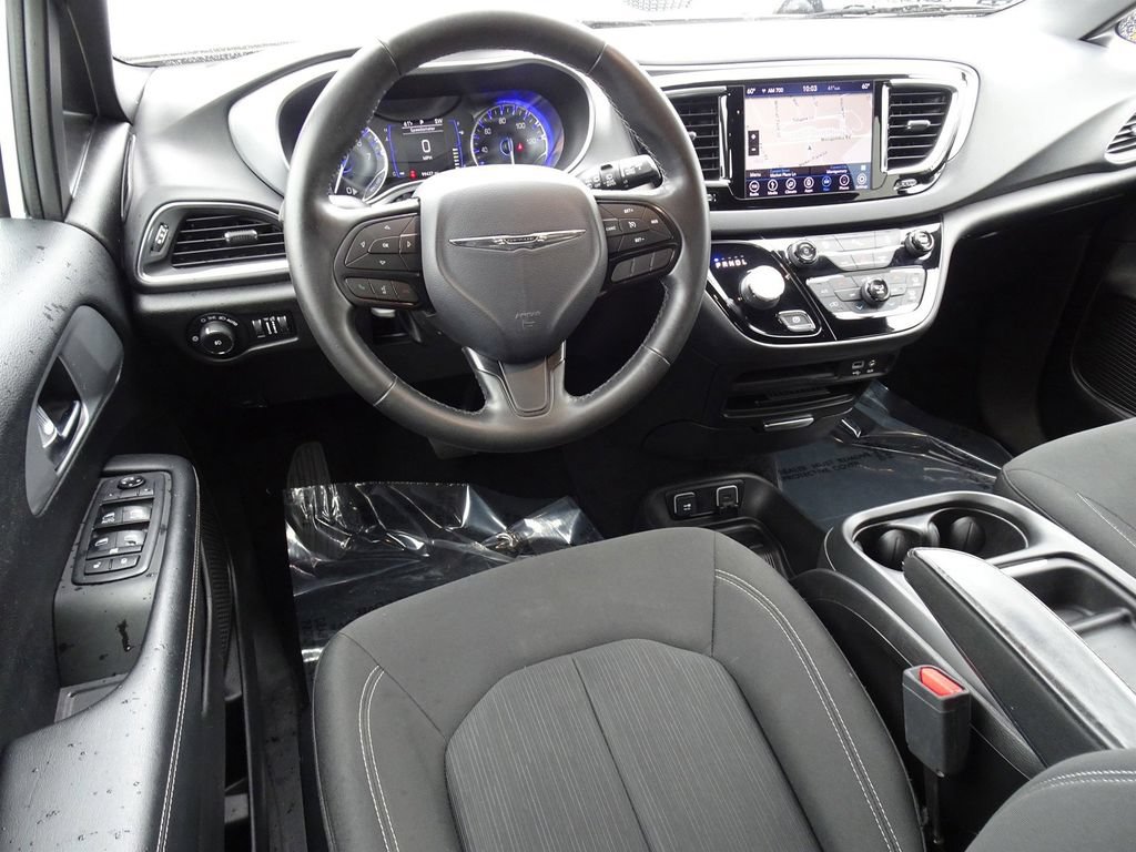 Used 2019 Chrysler Pacifica Touring Plus w/ S Appearance Package FWD image 12