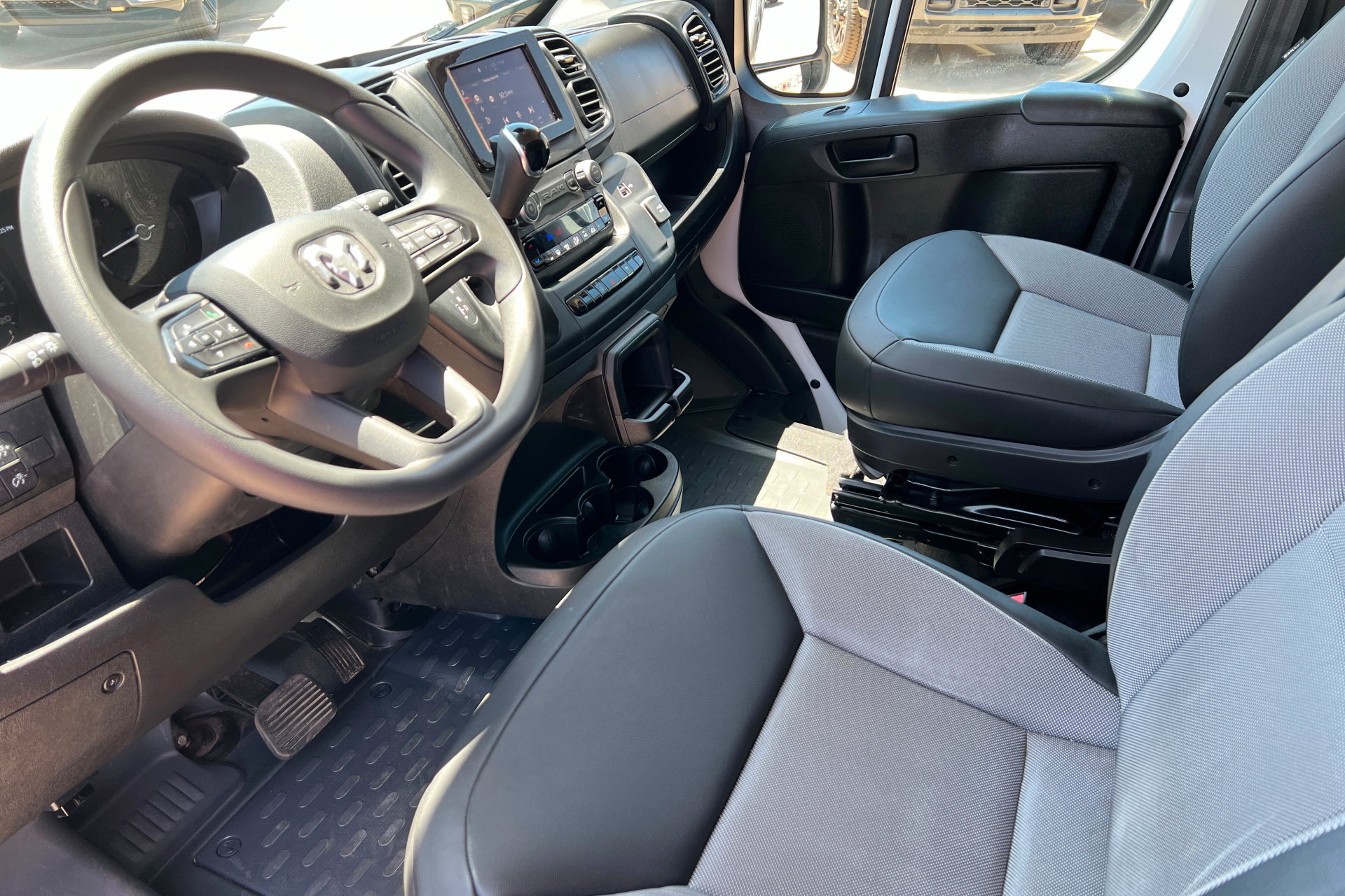 Used 2025 RAM ProMaster 3500 w/ Convenience Group FWD image 15