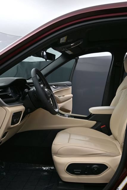 Used 2024 Jeep Grand Cherokee Limited 4xe w/ Luxury Tech Group II AWD/4WD image 10