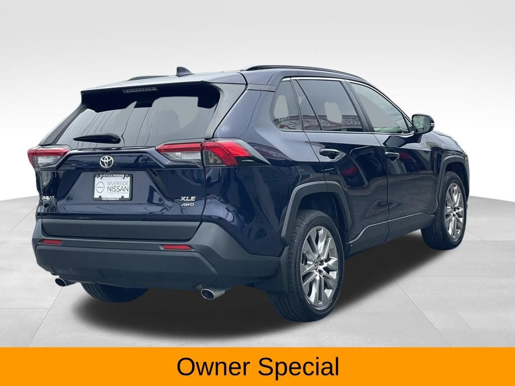 Used 2021 Toyota RAV4 XLE Premium AWD/4WD image 4