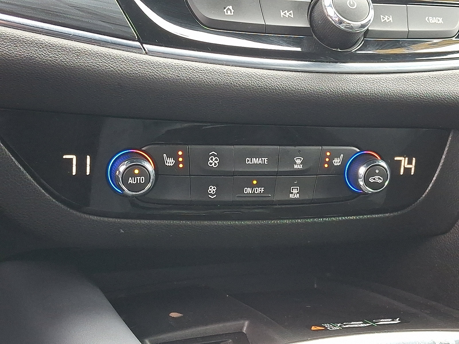 Used 2023 Buick Enclave Essence AWD/4WD image 18