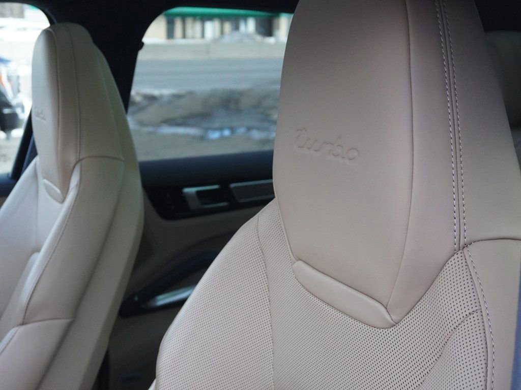 Used 2020 Porsche Cayenne Turbo image 39