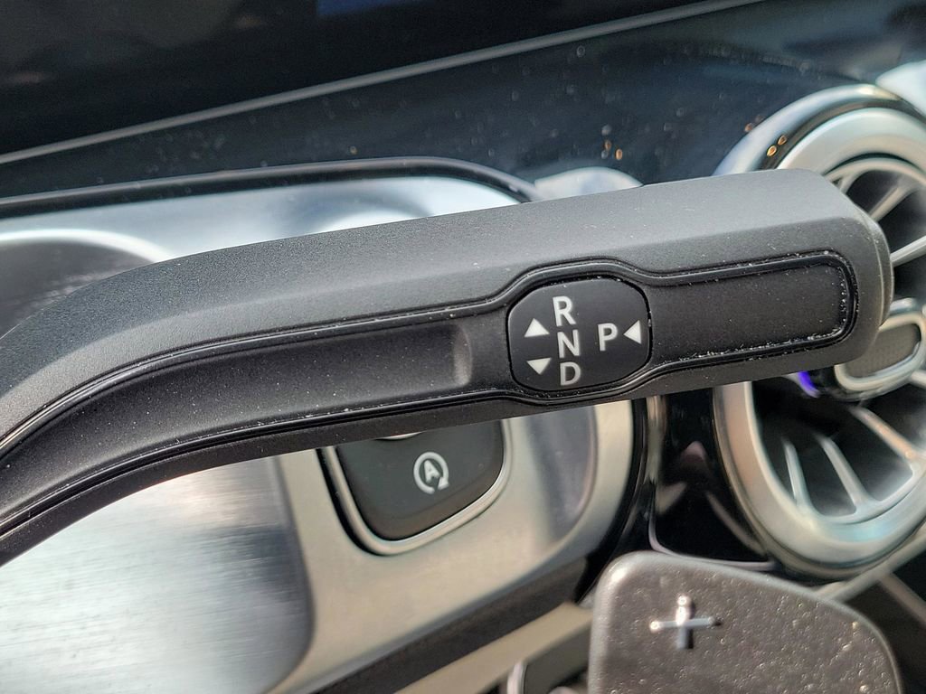 Used 2022 Mercedes-Benz GLB 250 image 32