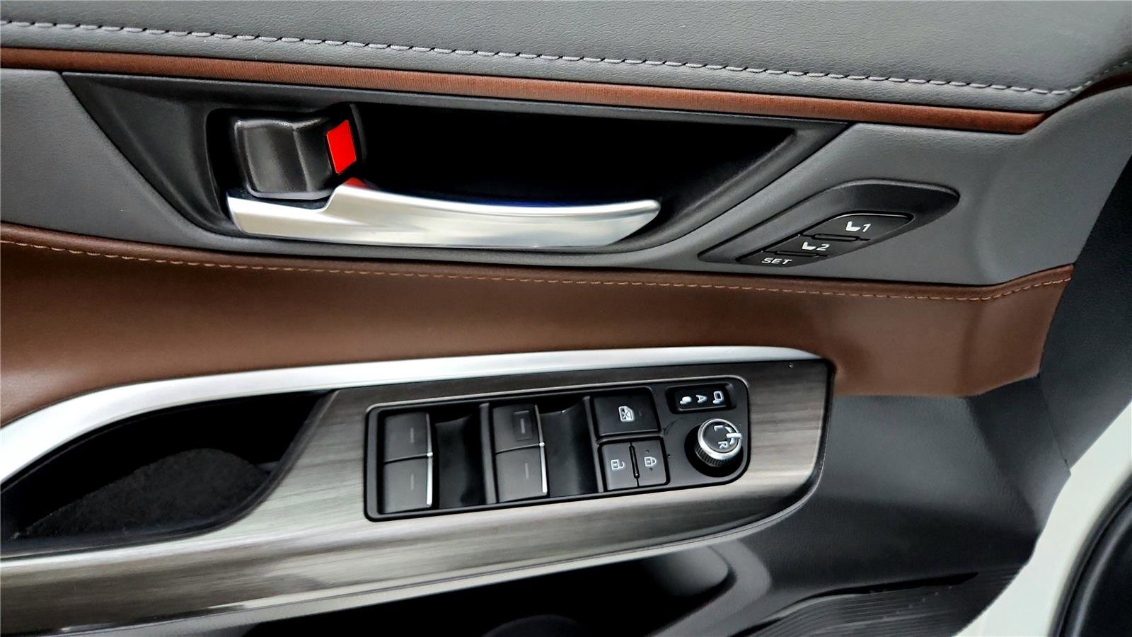 Used 2021 Toyota Venza Limited image 24