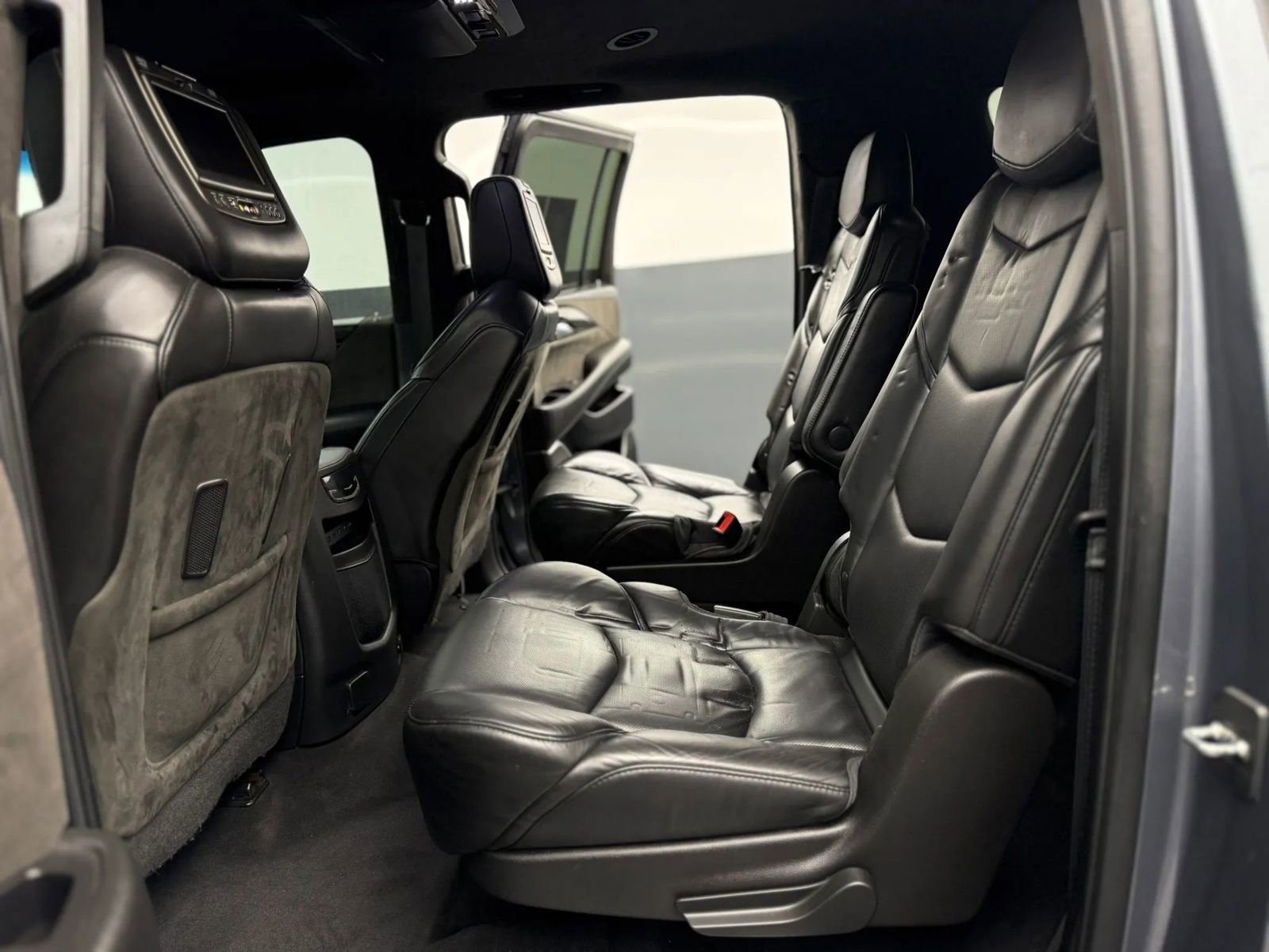 Used 2018 Cadillac Escalade ESV Platinum AWD/4WD image 30