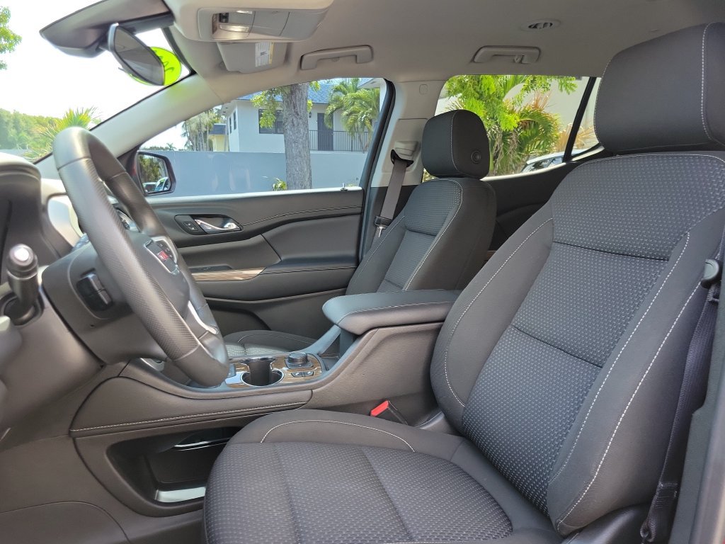 Used 2023 GMC Acadia SLE w/ Driver Convenience Package FWD image 2