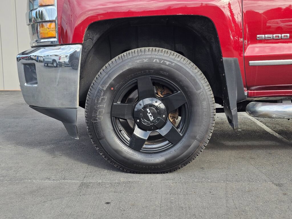 Used 2015 Chevrolet Silverado 3500 LTZ image 9