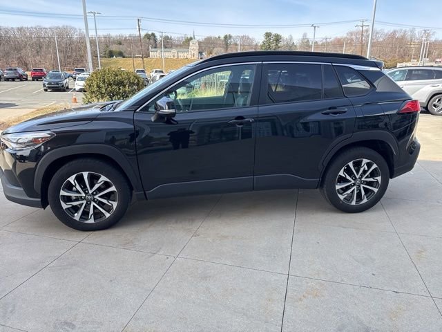 Used 2025 Toyota Corolla Cross XLE image 4