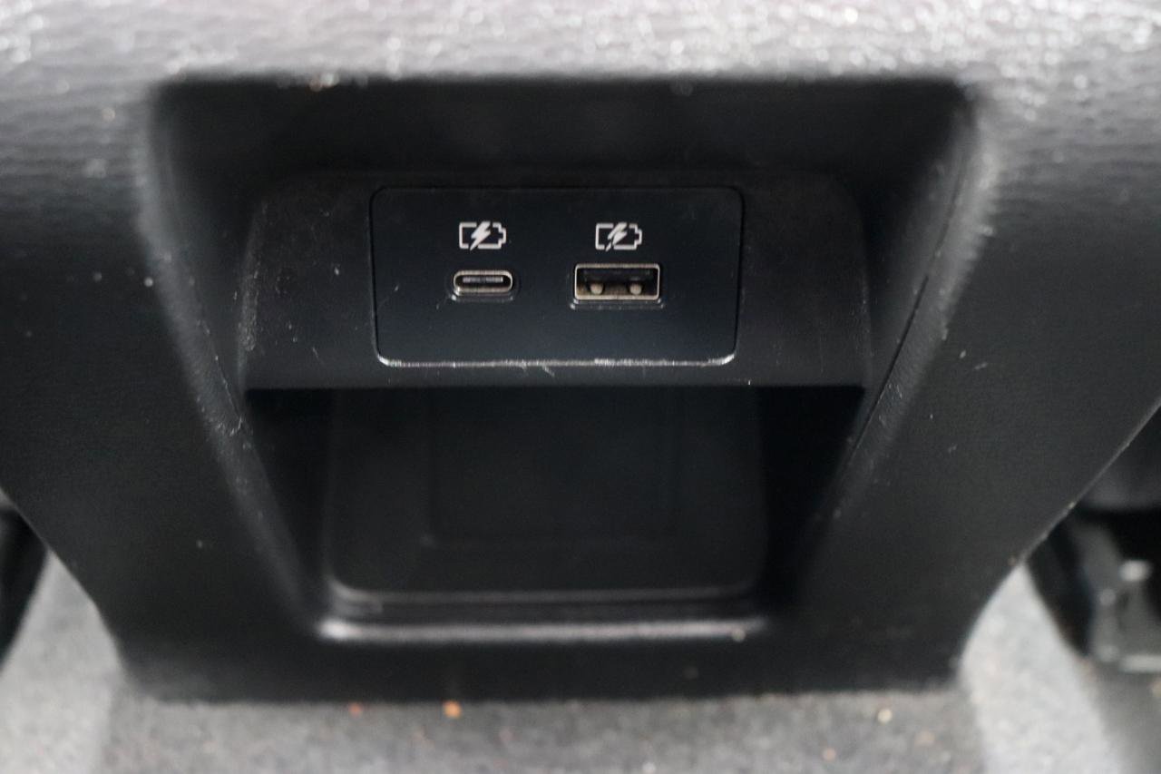 Used 2024 Mitsubishi Outlander AWD image 23