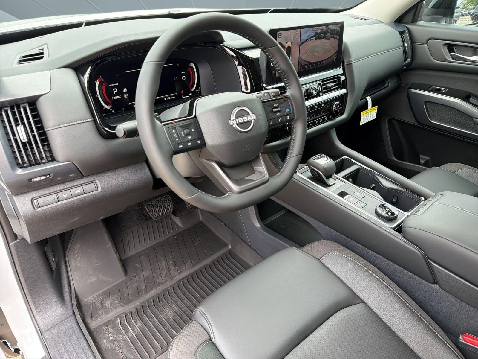 New 2026 Nissan Pathfinder SL image 4