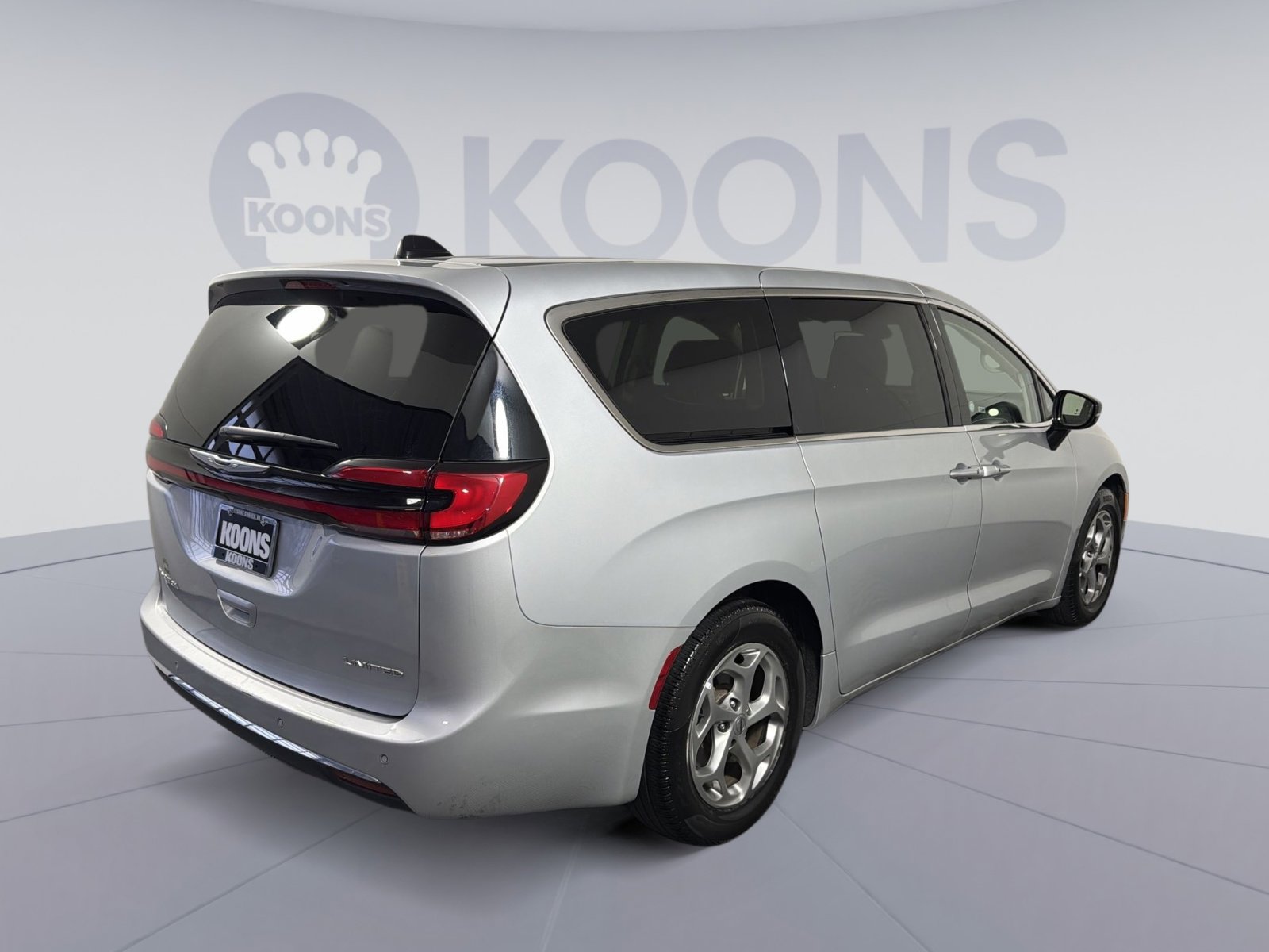 Used 2024 Chrysler Pacifica Limited image 7