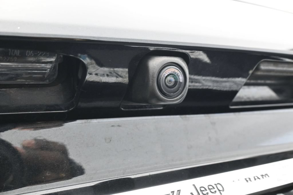Used 2022 Toyota Corolla Cross LE w/ Moonroof Package FWD image 30