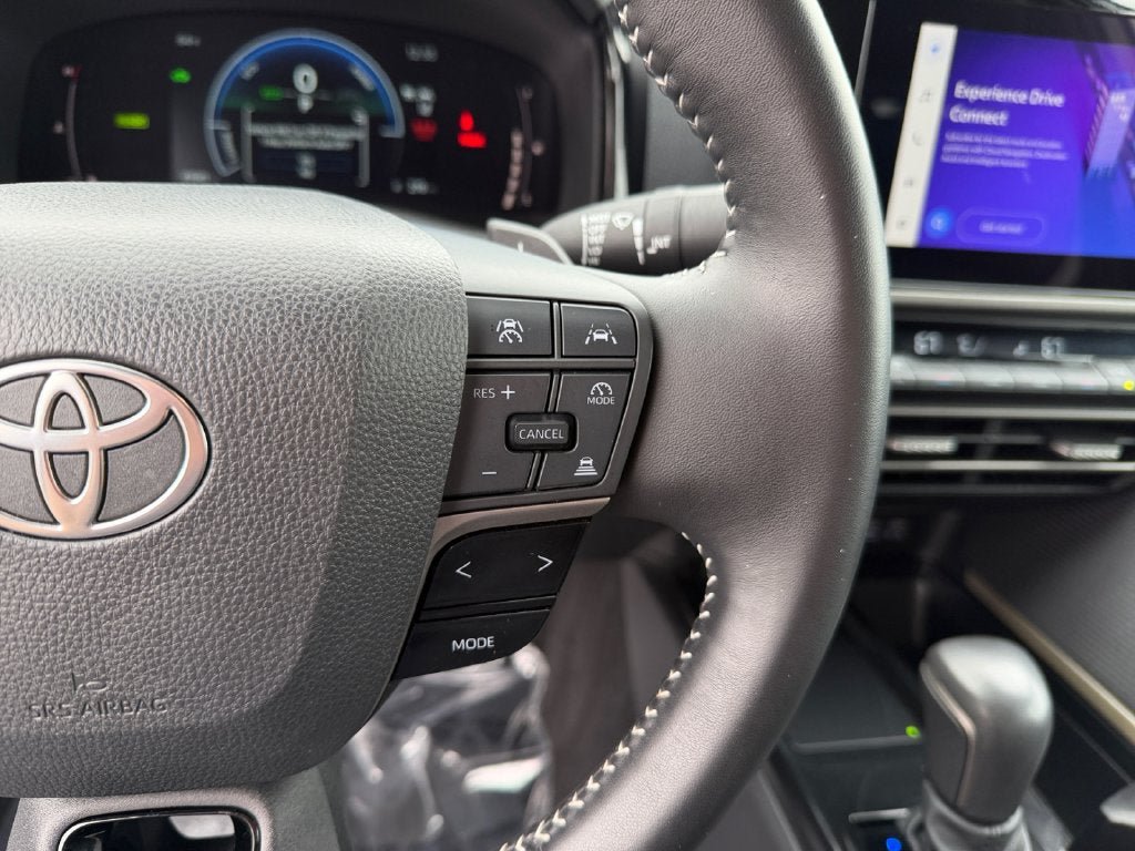 Used 2025 Toyota Camry SE FWD image 16