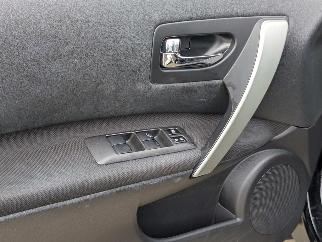 Used 2013 Nissan Rogue S w/ Special Edition Pkg FWD image 17