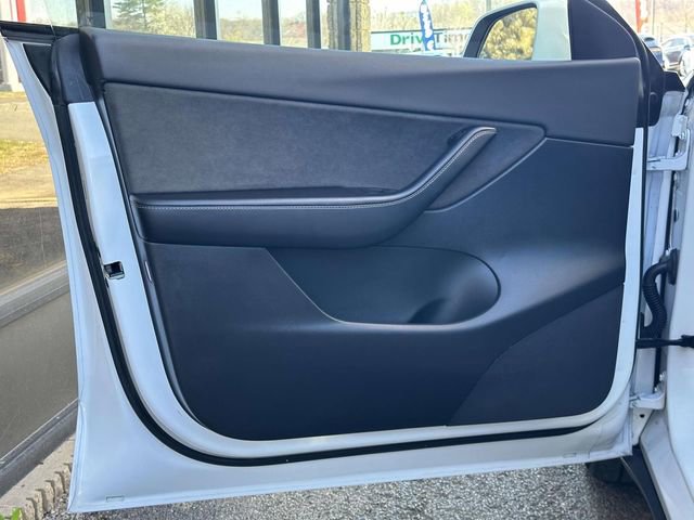 Used 2021 Tesla Model Y Long Range image 13