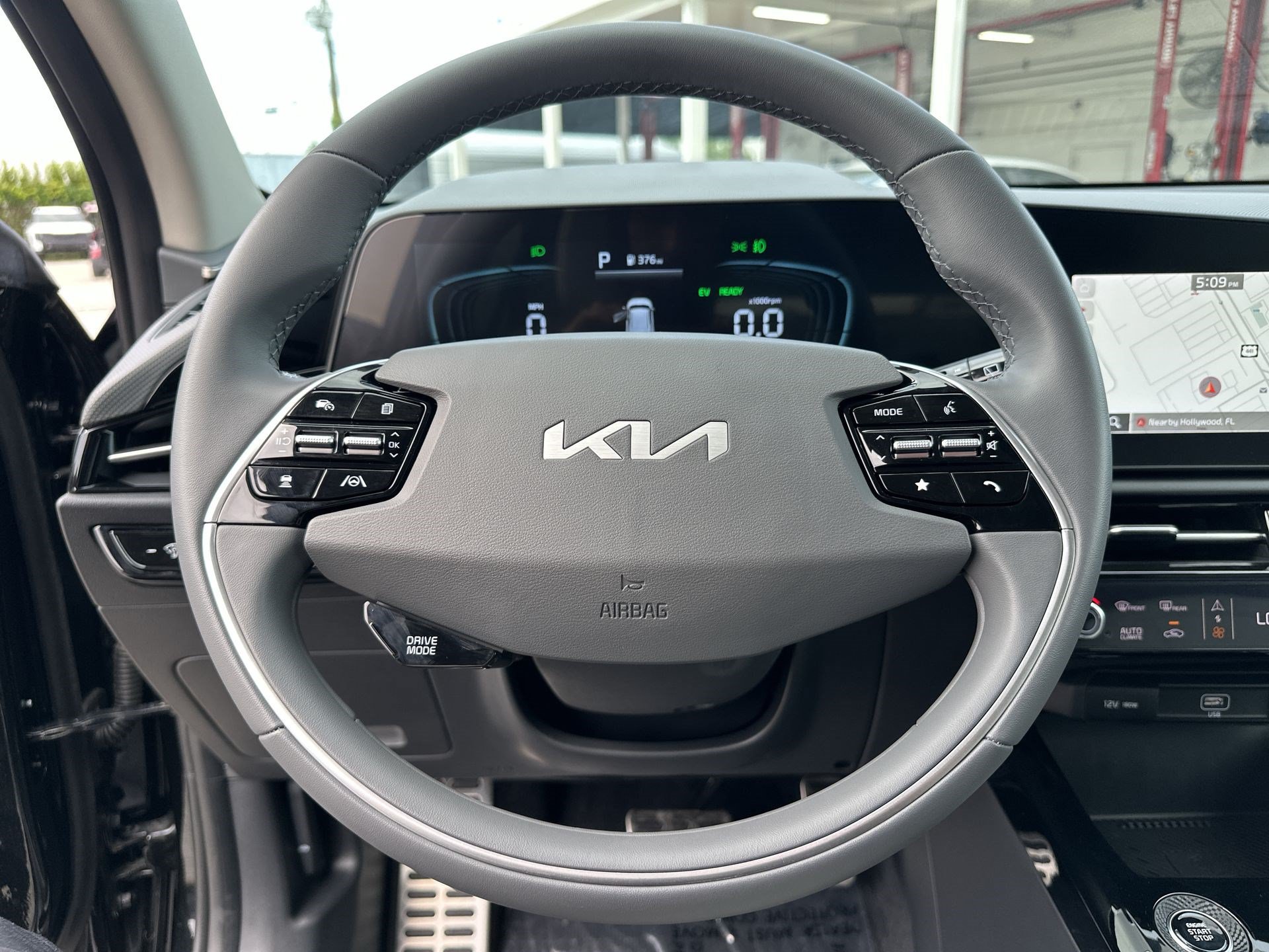 Certified 2025 Kia Niro EX Touring FWD image 11