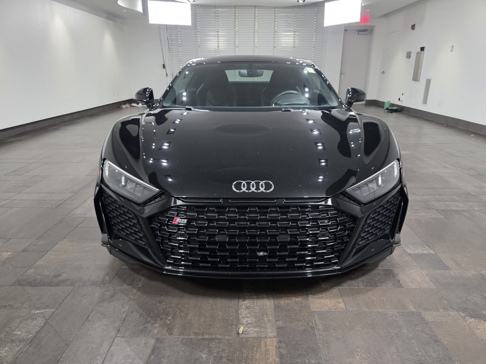 Used 2020 Audi R8 V10 w/ Carbon Exterior Package AWD/4WD image 2