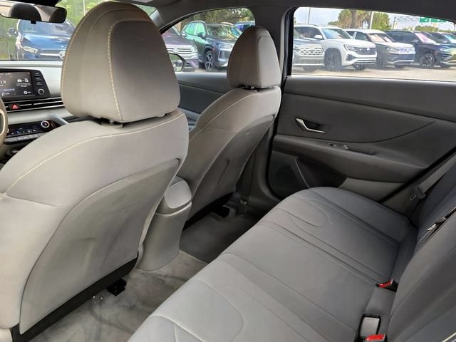 Used 2022 Hyundai Elantra SEL FWD image 13