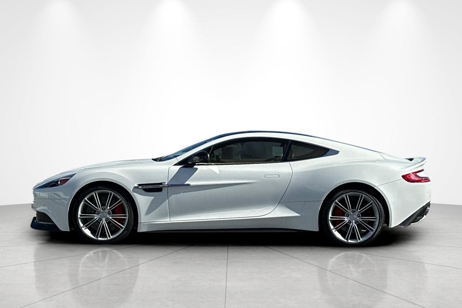 Used 2014 Aston Martin Vanquish Coupe image 3